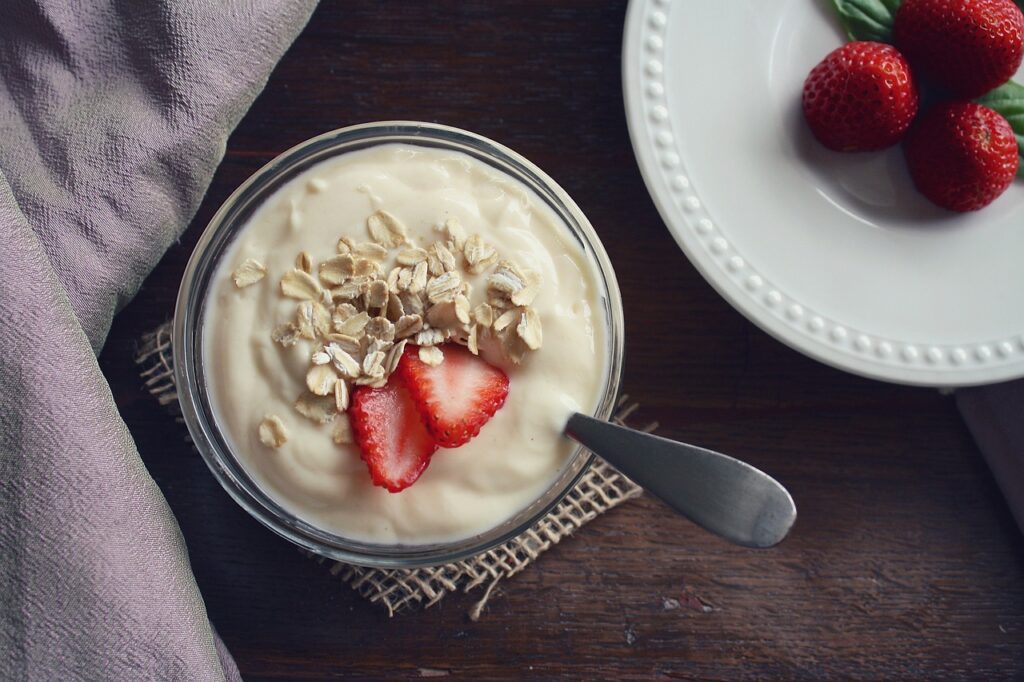 yogurt, strawberries, food-1442034.jpg